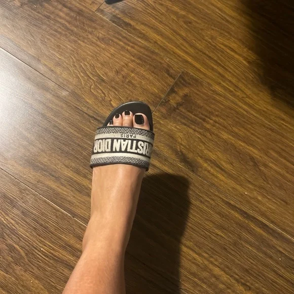 Christian Dior slides - Picture 3 of 4